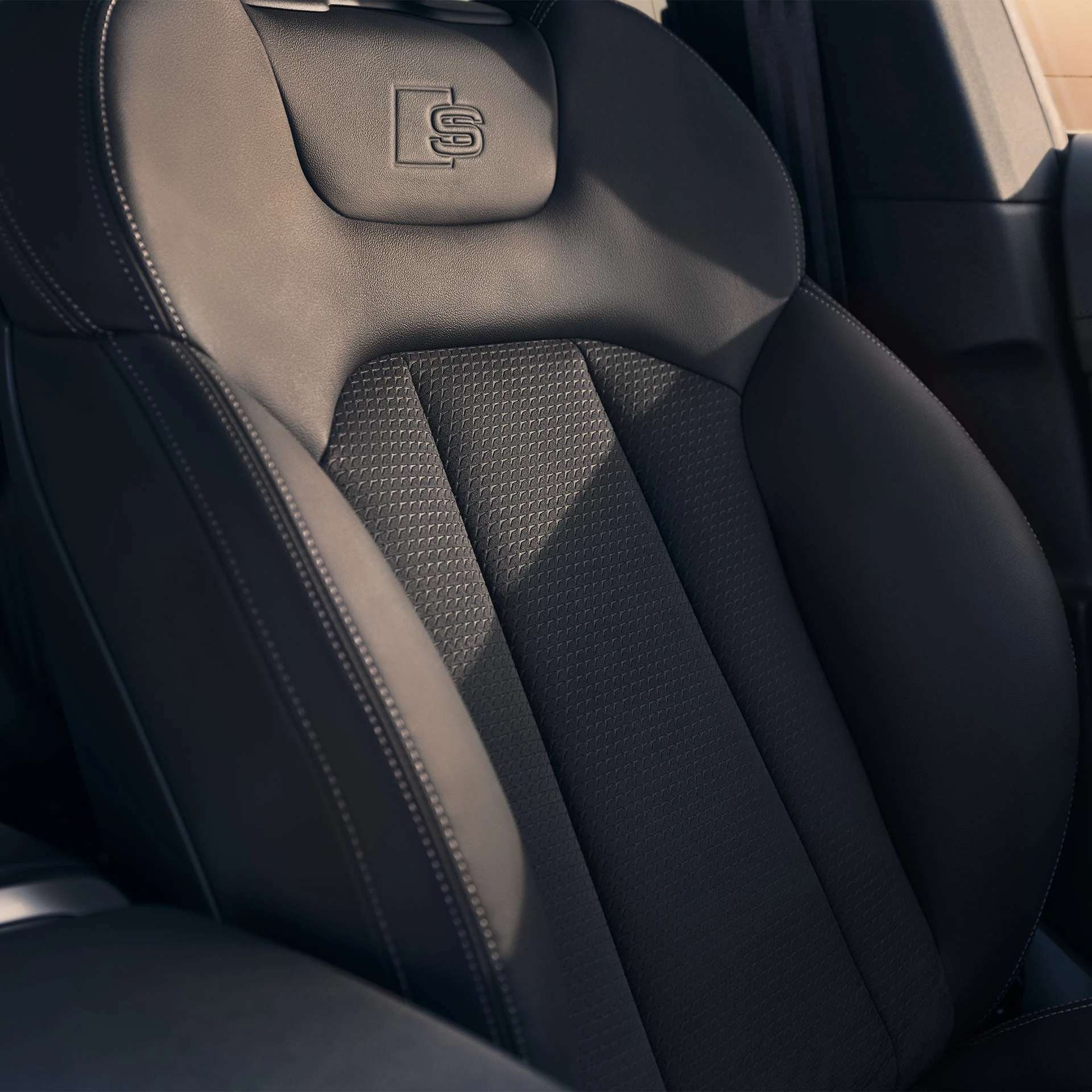 Audi Q8 – Ghế thể thao S